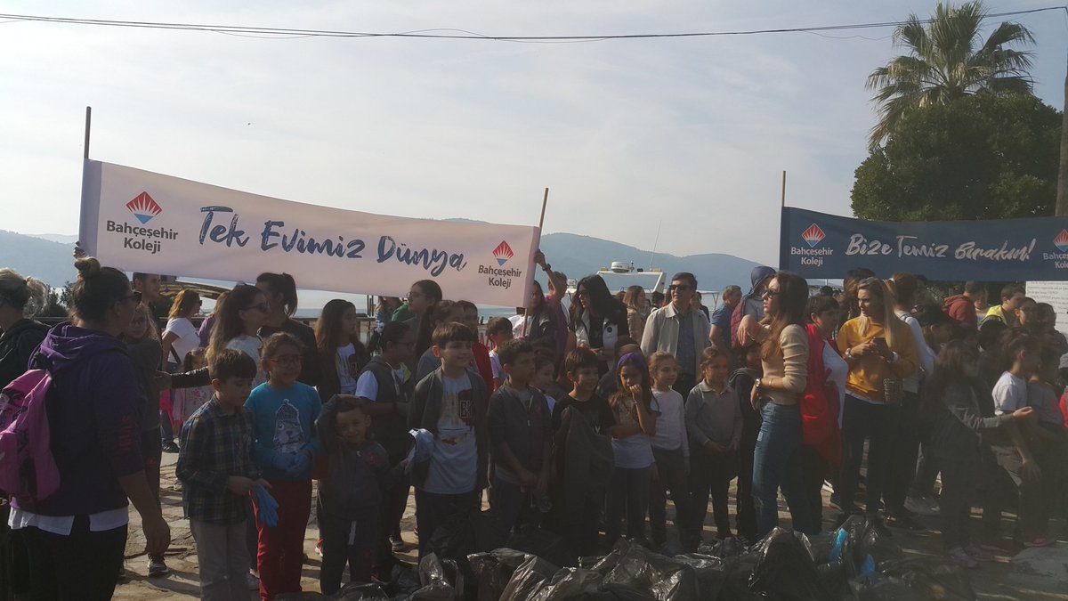 pelincvs1's tweet photo. Muğla Bahçeşehir Koleji olarak Akyaka kıyılarını temizledik. #tekevimizdünya #BahcesehirKoleji @BahcesehirMugla @bahcesehir_k12 https://t.co/ZtQnPMsZUK