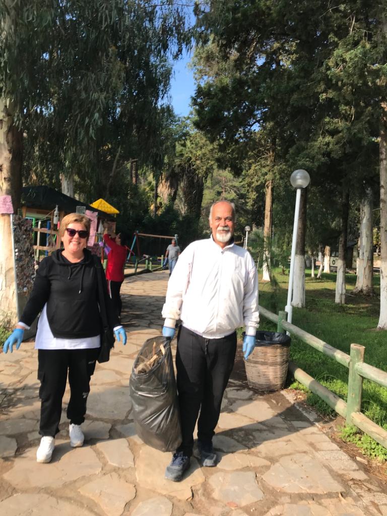 pelincvs1's tweet photo. Muğla Bahçeşehir Koleji olarak Akyaka kıyılarını temizledik. #tekevimizdünya #BahcesehirKoleji @BahcesehirMugla @bahcesehir_k12 https://t.co/ZtQnPMsZUK