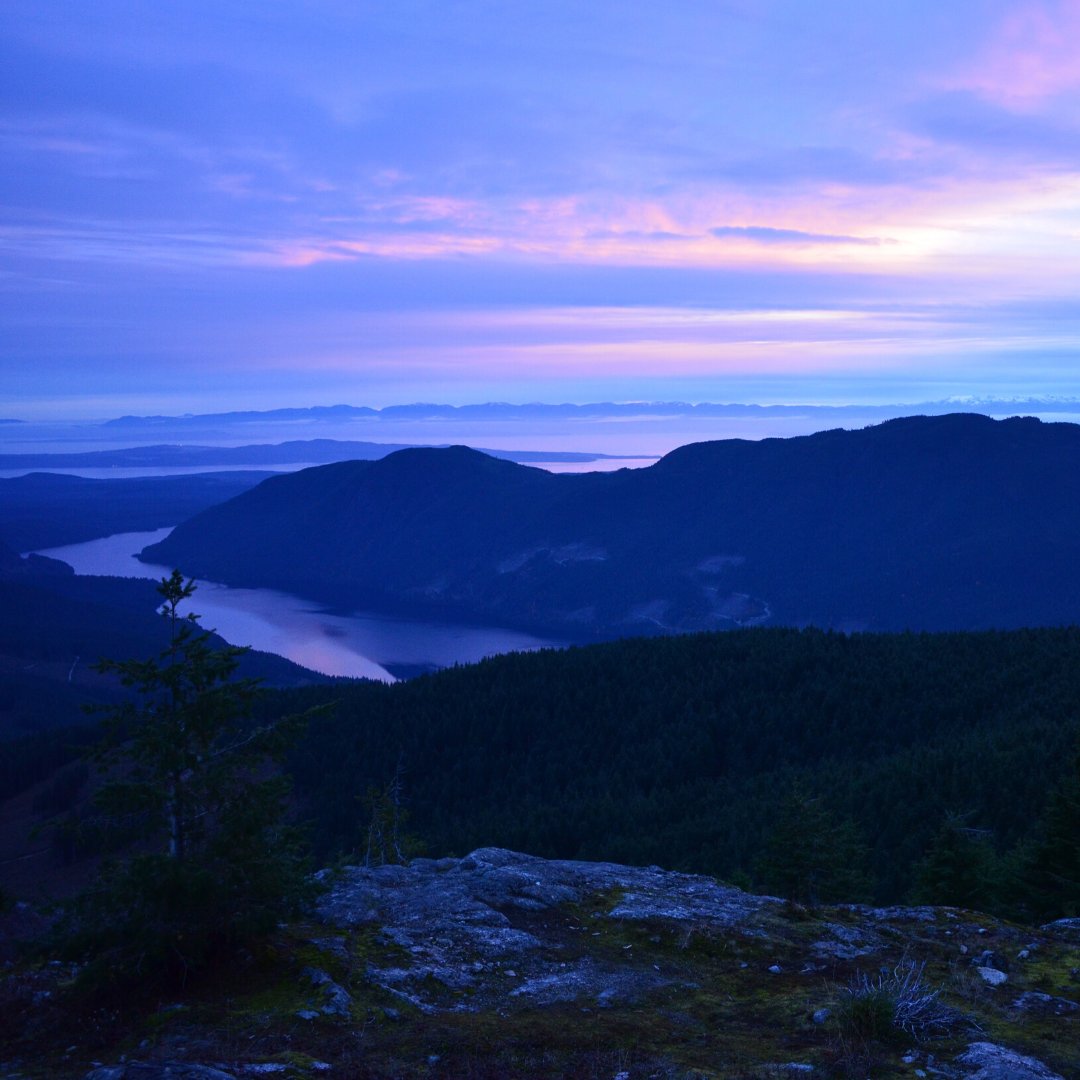 PCUWC's tweet image. Take a look how students spent their Wilderness CAS week! They hiked 74 km in the beautiful rain forest of the Sunshine Coast Trail and enjoyed breathtaking views. 😍
Thanks to Eva for the photos!
#coldbutgold #PCUWC #SunshineCoastTrail #hiking #beautifulbritishcolombia