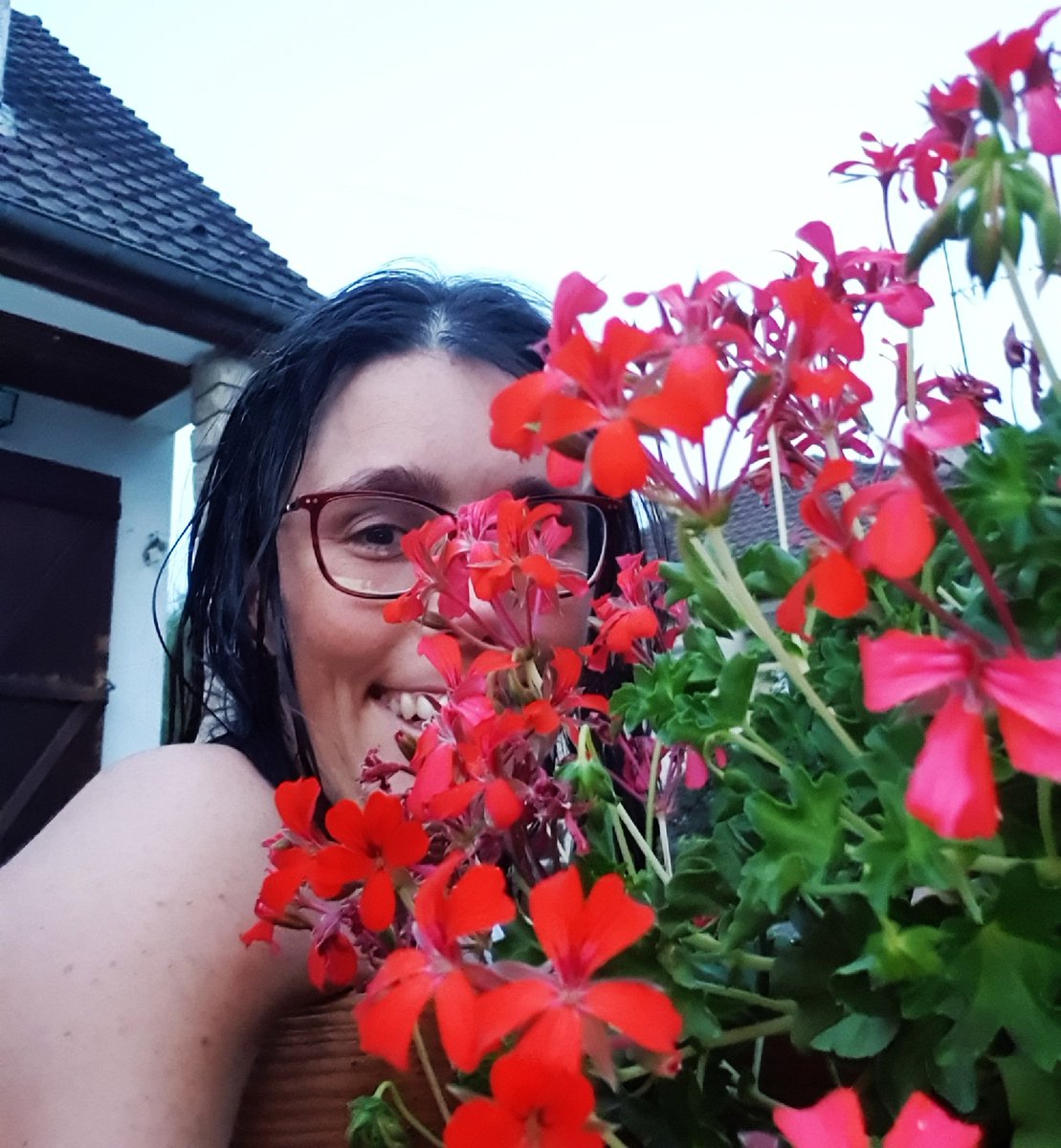 Nathalie5's tweet photo. "A simple look at a flower and this is a day filled with happiness / Un simple regard posé sur une fleur et voilà une journée remplie de bonheur" 🌺😊
#flowerpower #flowers #fleurs #pouvoirdesfleurs #throwback #summer2019 #throwbacksummer2019 #été2019 #SaturdayMood https://t.co/1skQJ1mMac