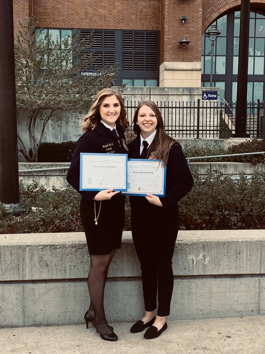Congrats to our FFA American Degree recipients, Mariah Murphy and Emma Dorsey!💙💛