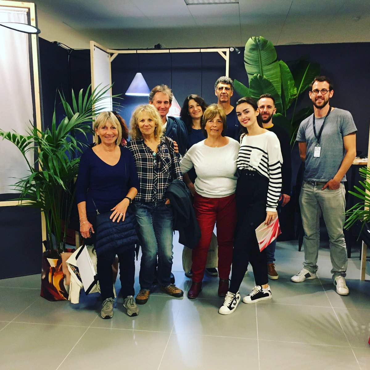 estelleref's tweet photo. Convivialité et rencontre familiale chez @exupdesign @wdajuanlespins https://t.co/BClfN7otrz