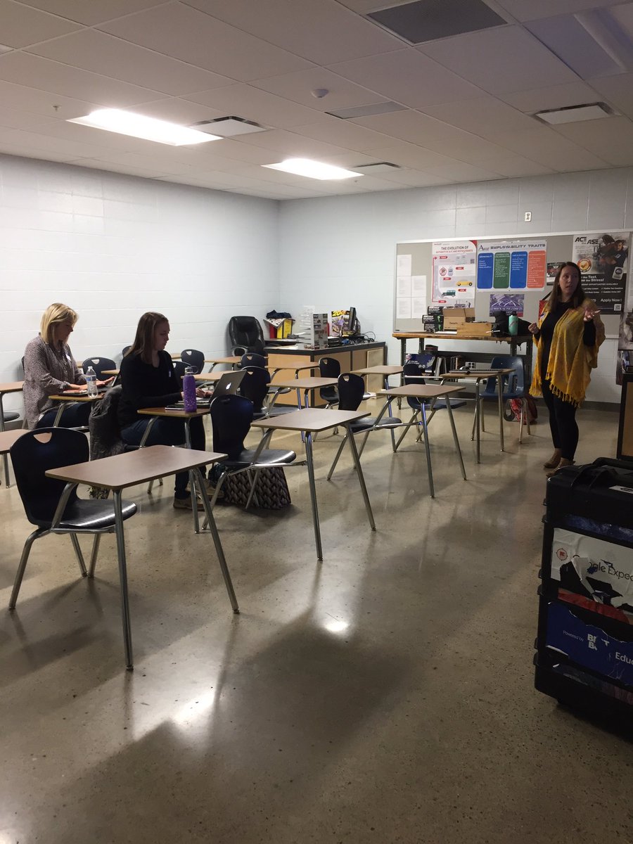 AmpEdUpToday's tweet photo. Learning more about Gimkit today st #EdCampKy with @itscherij ! #TeamOldham #OldhamDLN https://t.co/ojx4OImYqw