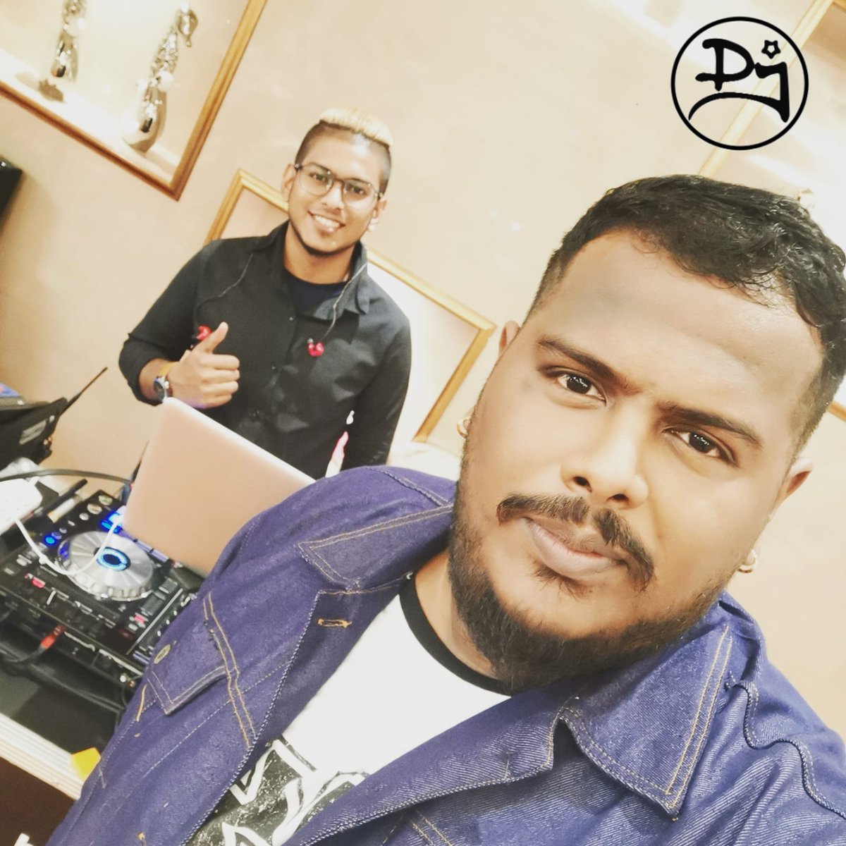 deejaysathia's tweet photo. Vinayagam weds Ariane.
#emceesathiya #djaashiq #singisaievents #majulah #djeneration #webringdaparty2u #sixsqd https://t.co/yVD6WdA9N5