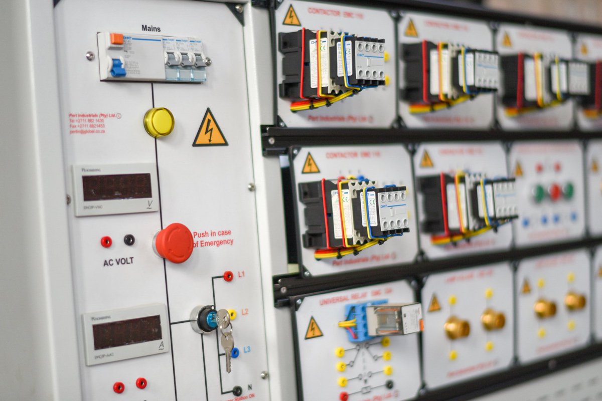 Jakes Gerwel Tegnies for the WIN.

This is a story that needs to be told.

Community driven school that teaches real skills that will end up in jobs.

#SaferyCycleTour19