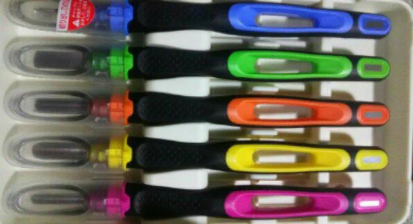 @1010mmtn ちなみにこちらが今どきの彫刻刀です 