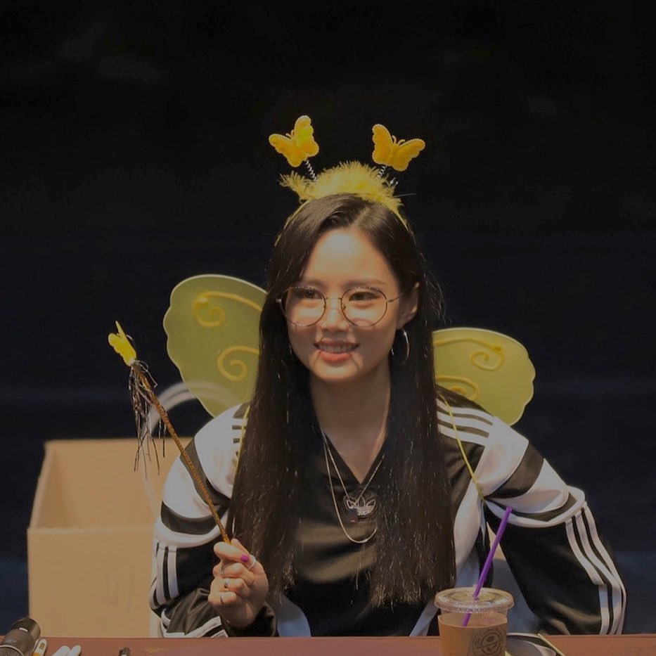 gainstagram's tweet photo. [Gainstagram] 191102 BEG at today's fansign
https://t.co/eMScpjIFJn https://t.co/U7RYepMn0s