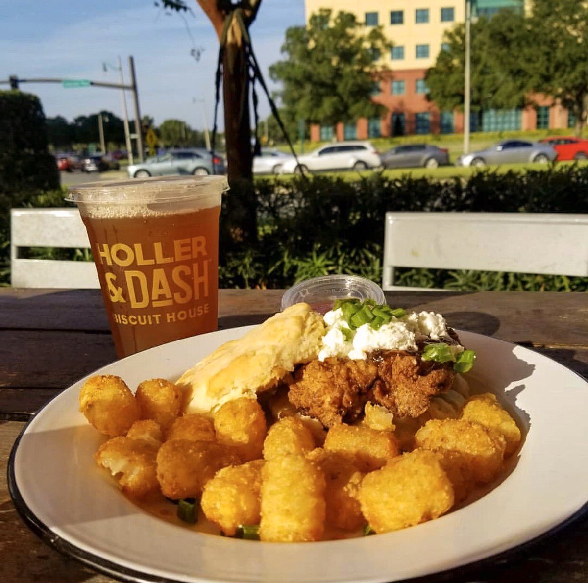 Fall temps = cozy patio brunches. [IG📷: @Tiffgottaeat] you know how to do it right. #finallyfall
