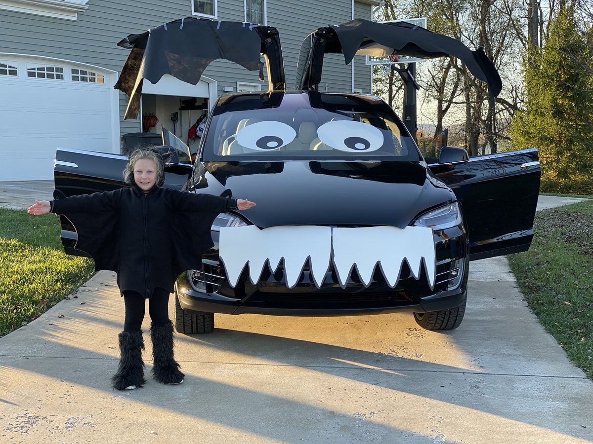 milleniOLD's tweet photo. @elonmusk Bat Girl and her Bat Mobile https://t.co/oeTMEI6rLZ