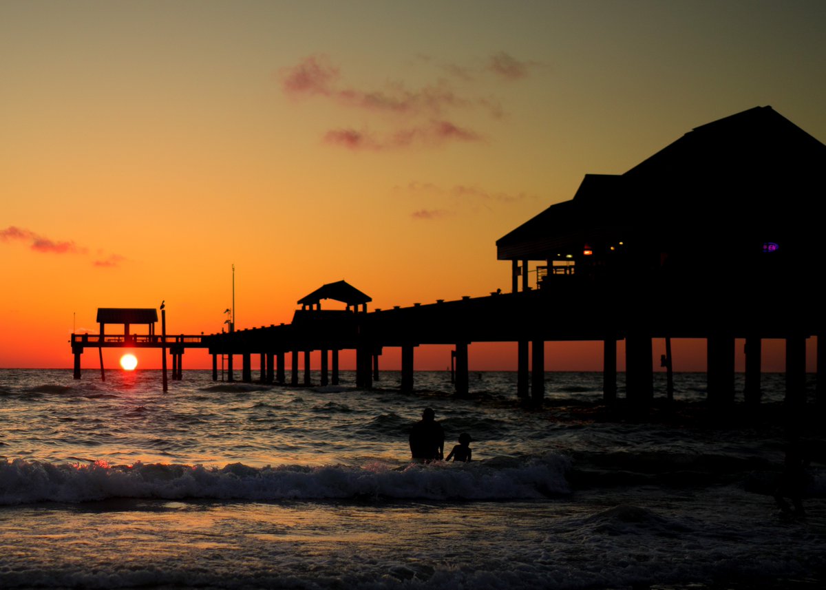 SunsetsAtPier60's tweet photo. Saturday’s are for shopping and sunsets! 🌅

Join us tonight, starting at 5 p.m., for the Daily Festival! Artisans, crafters, buskers and street performers will be out for your enjoyment, finished off with a famous Florida sunset!  “Sea” you there! https://t.co/FRVm82Uqp4