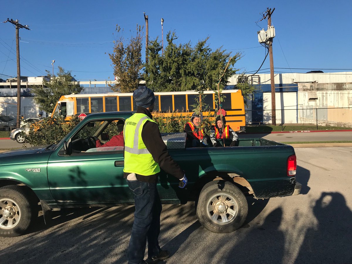 GreenDallas's tweet photo. #Branchoutdallas volunteers and City staff loading trees Hector P. Garcia Middle School. If you reserved your tree here, the free tree is waiting! ⁦@DWUConservation⁩ ⁦@savedallaswater⁩ ⁦@wfaagmt⁩ ⁦@MommysMinivan⁩ ⁦⁦@greensourcedfw⁩ https://t.co/Qyb9EDmqaB