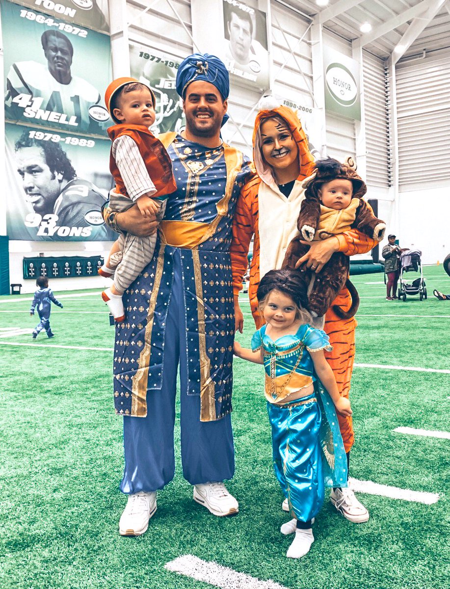 BeckahWiggins's tweet photo. Happy Halloween! From #Aladdin #Jasmine #Rajah #Genie #abu 💫 https://t.co/wT8bHuJpL9