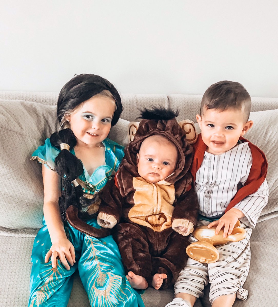 BeckahWiggins's tweet photo. Happy Halloween! From #Aladdin #Jasmine #Rajah #Genie #abu 💫 https://t.co/wT8bHuJpL9
