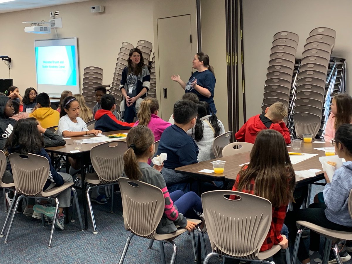ShaferTweets's tweet photo. Shafer and Bryant Elementary Kindness Crews get together to make Thanksgiving Care Packages.  #fpseuknights https://t.co/DXiBF6Ravm