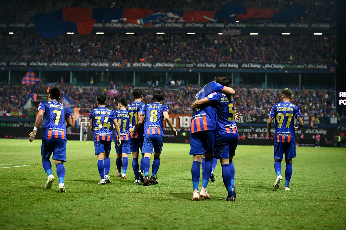 PortFC_Official's tweet photo. 🏆 WE ARE THE CHAMPIONS 🏆

#PortFC #HeartofTheLion #FACupFinal2019 https://t.co/bYVLv15uOZ