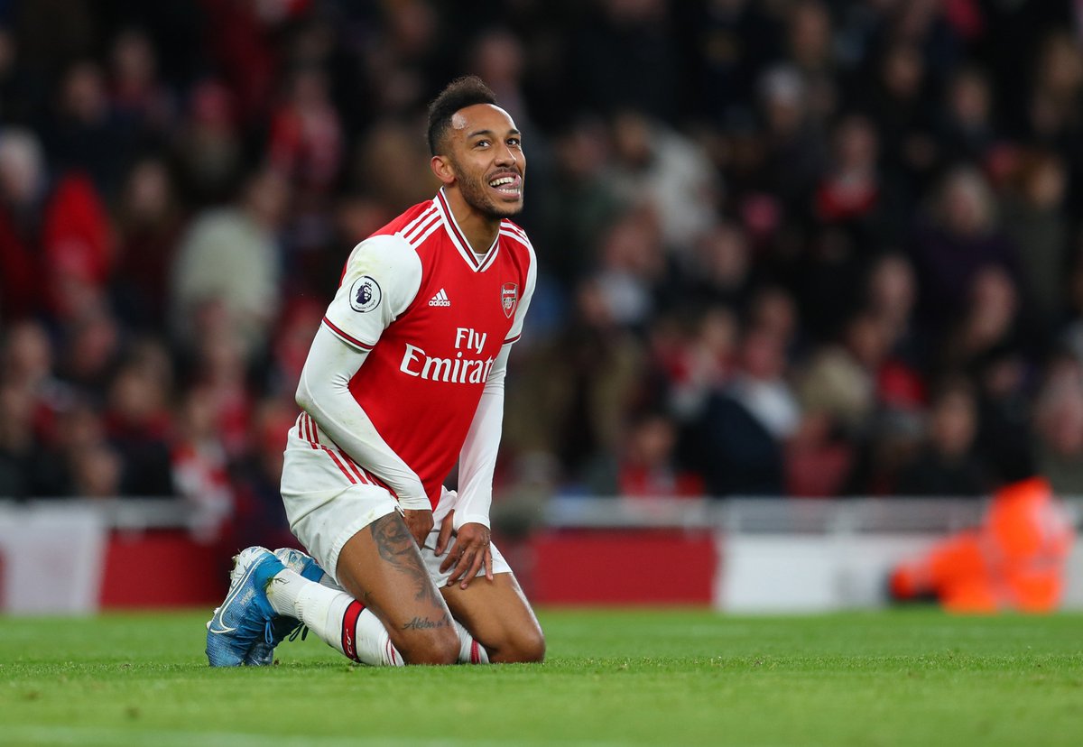 OptaJoe's tweet photo. 1 - Pierre-Emerick Aubameyang is starting a match as Arsenal captain for the first time - he's their 5th different starting captain in 16 games in all competitions this season. (Bellerin, Monreal, Özil and Xhaka). Leadership. #ARSWOL https://t.co/M2iLd8hoMK