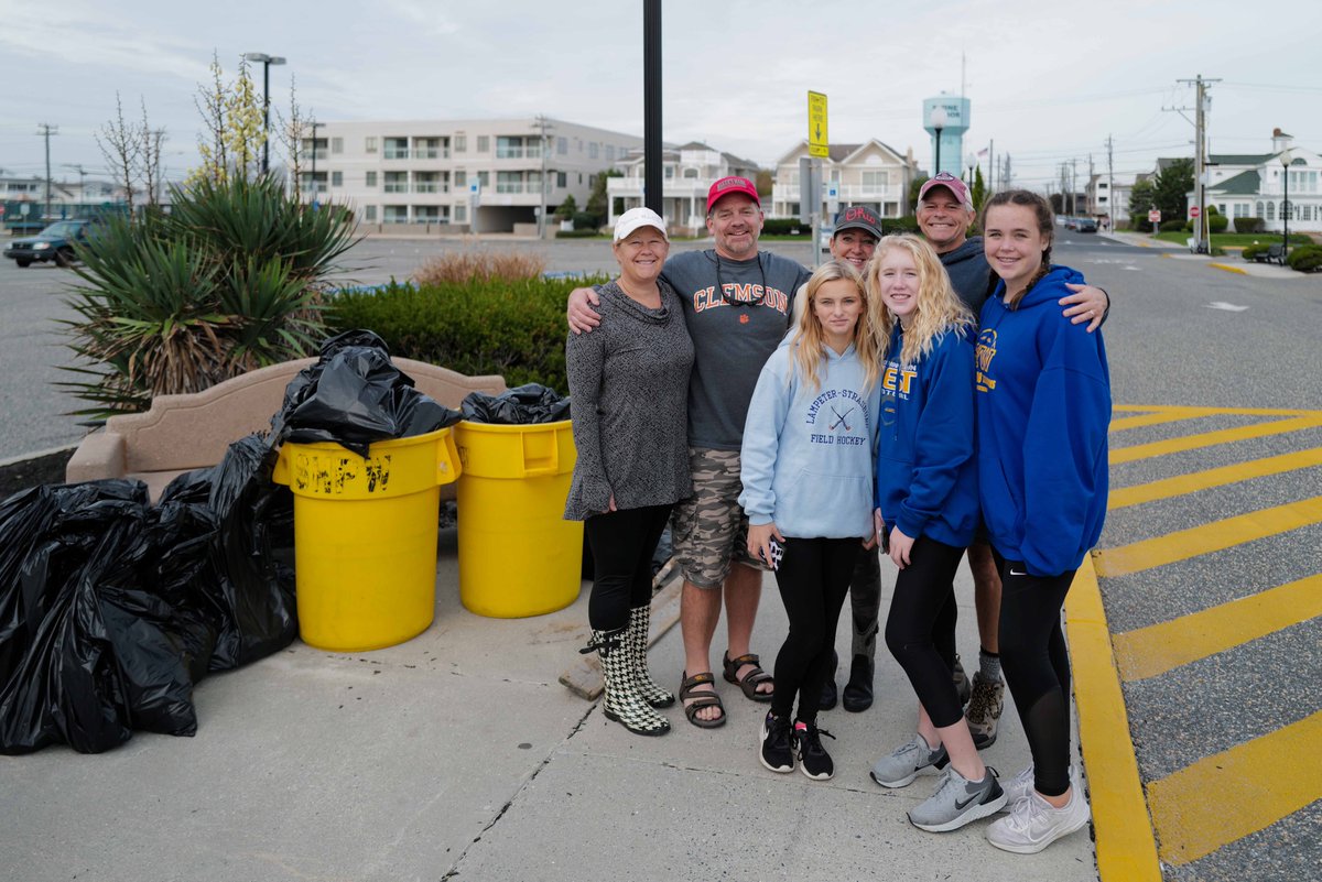SHPOANJ's tweet photo. Saturday October 26th, 2019 SHPOA (the Stone Harbor Property Association) joined Clean Ocean Action, the Borough of Stone Harbor and The Wetlands Institute helping with the 2019 Fall Beach Sweep. https://t.co/SJnY1Vl9l8