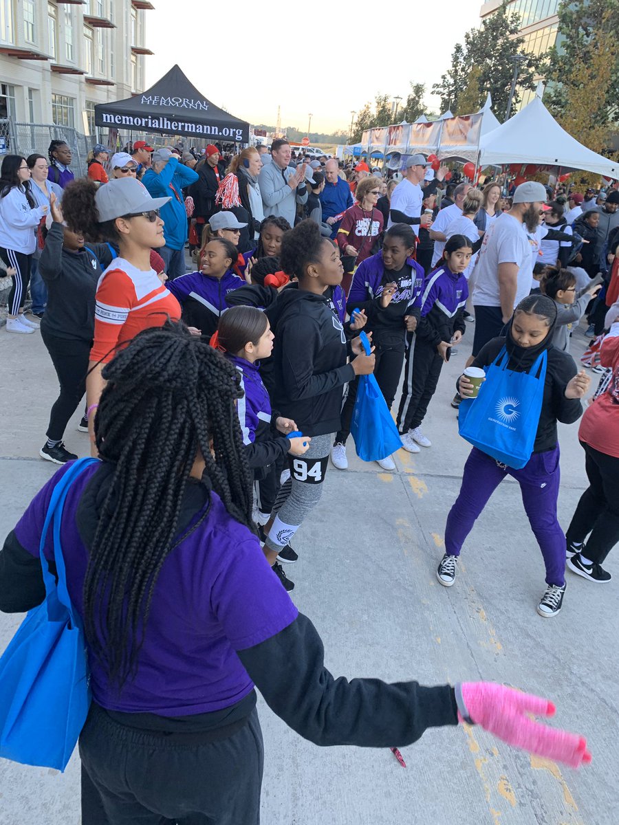 KPRC2Jonathan's tweet photo. Shall we walk? Great time supporting the @American_Heart - Greater Lake Houston Heart Walk!

#GLHWALK https://t.co/6oxpJwJPld