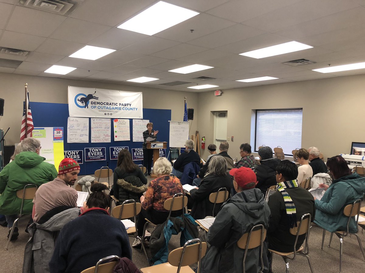 OutagamieCoDems's tweet photo. Full house this morning for our first shift of canvassers! 💪🏽🔥🇺🇸

We’ve got #1year2win and Outagamie County is ready to work!

#Wisconsin #2020Election https://t.co/FuKbH2fw9u