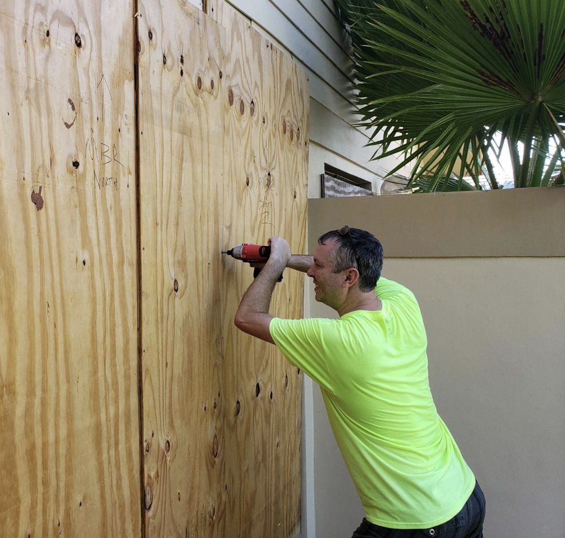 This guy's really putting his back into it, making sure he's ready for the storms. Thankfully, we're almost though Hurricane season here in South Florida. 🌀 #powerbuilt #powerbuilttools #drill #hurricaneseason #hurricaneprep #preparing #tools #powertools #cordlessdrill #plywood