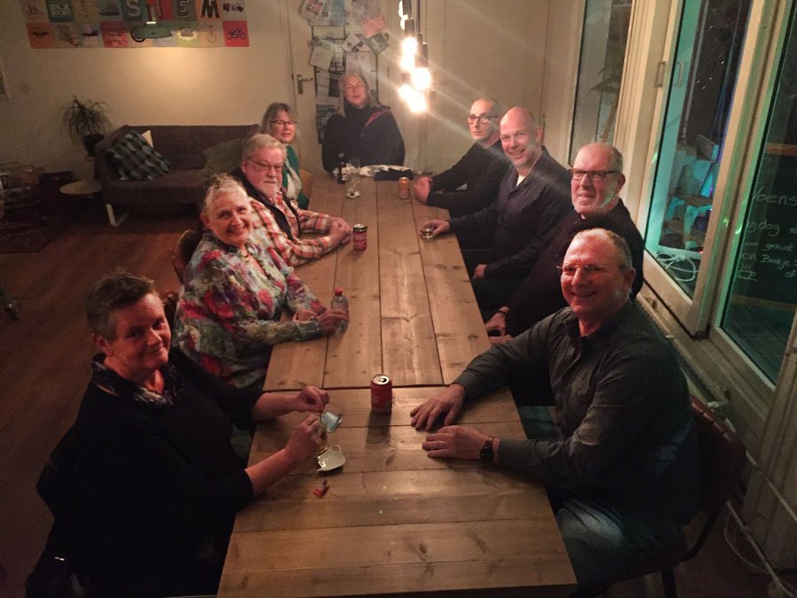 Wijkkrant Diezerpoorter houdt op te bestaan, de redactie komt nog één keer bij elkaar voor een gezamenlijk #Stamppotbuffet #BijSiem #Zwolle #Diezerpoort #Bagijneweide #Dieze #IndischeBuurt diezerpoorter.nl/2019/11/02/red…