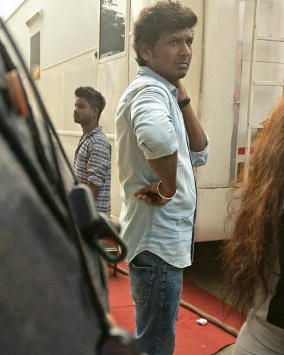 Viper_Offcial's tweet photo. #Thalapathy64 Team :-)
@actorvijay Na❤ @Dir_Lokesh na 😍 96 - Jaanu Sister On Board😱
#Summer2020💥 #April9🔥 https://t.co/G2jaurs3ay