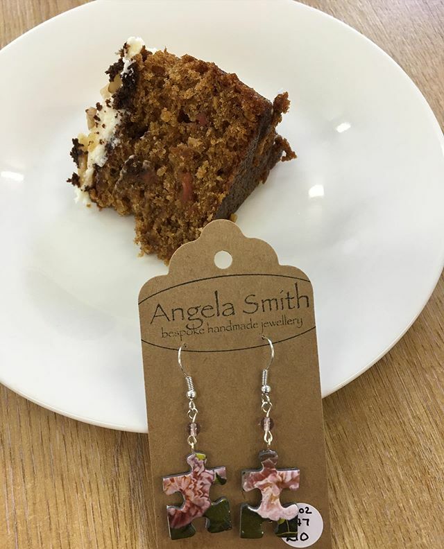 pearlysmith's tweet photo. Join me for tea and cake and view my eco-wear jewellery at Tranquility @aromatherapylady this afternoon for the launch of my exhibition
#Recycle
#UpCycle
#ThrowawaySociety
#NoPlanetB
#SingleUsePlastic
#EnvironmentallyFriendly #handmadebyme #handmadejewe… https://t.co/oxuYrNe39G https://t.co/Y2mFVkxual