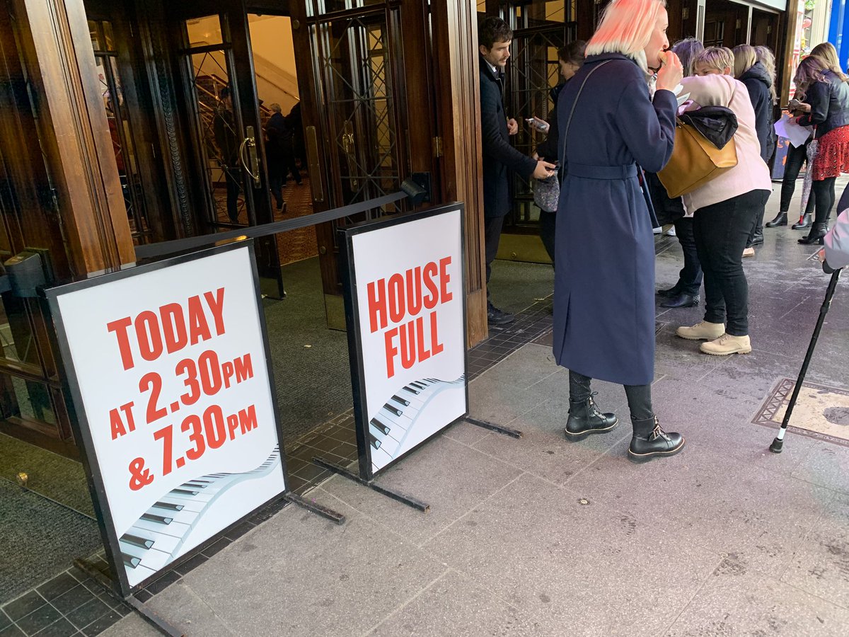 Aaaaaaaand AGAIN 💃🕺🎉 (still a few left for tonight’s show 👀)