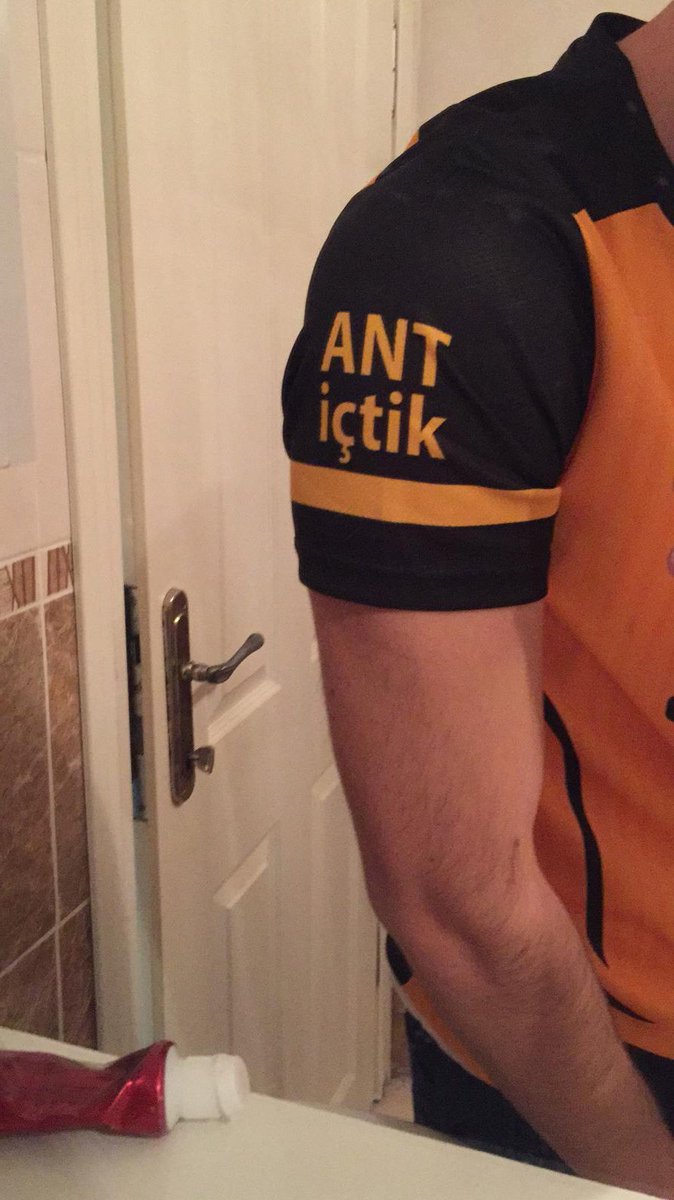 YavuzerTolga's tweet photo. Formalar baskıdan çıktı, kollara bu sefer slogan yazdıralım dedik.

#ant #antesports #antespor #antgaming #antgamingesports #forma #dijitalbaskı #gamermarket @GAMER_MARKET #pubg #PUBGmobile https://t.co/FJ9eiV4CRY