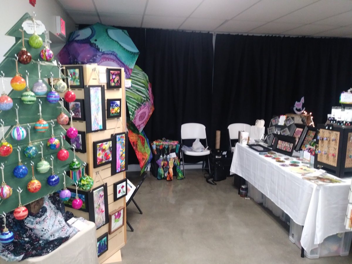 HOrchestras's tweet photo. First annual art show underway! Come see us until 4 at Highland Hills Church 638 Highland Ave.$2 entry @FtThomasMatters @FTSchools @FTISSuper @FTHighlandsMS @mcbertasso @FTHighlandsHS https://t.co/vpTu6X8OWa