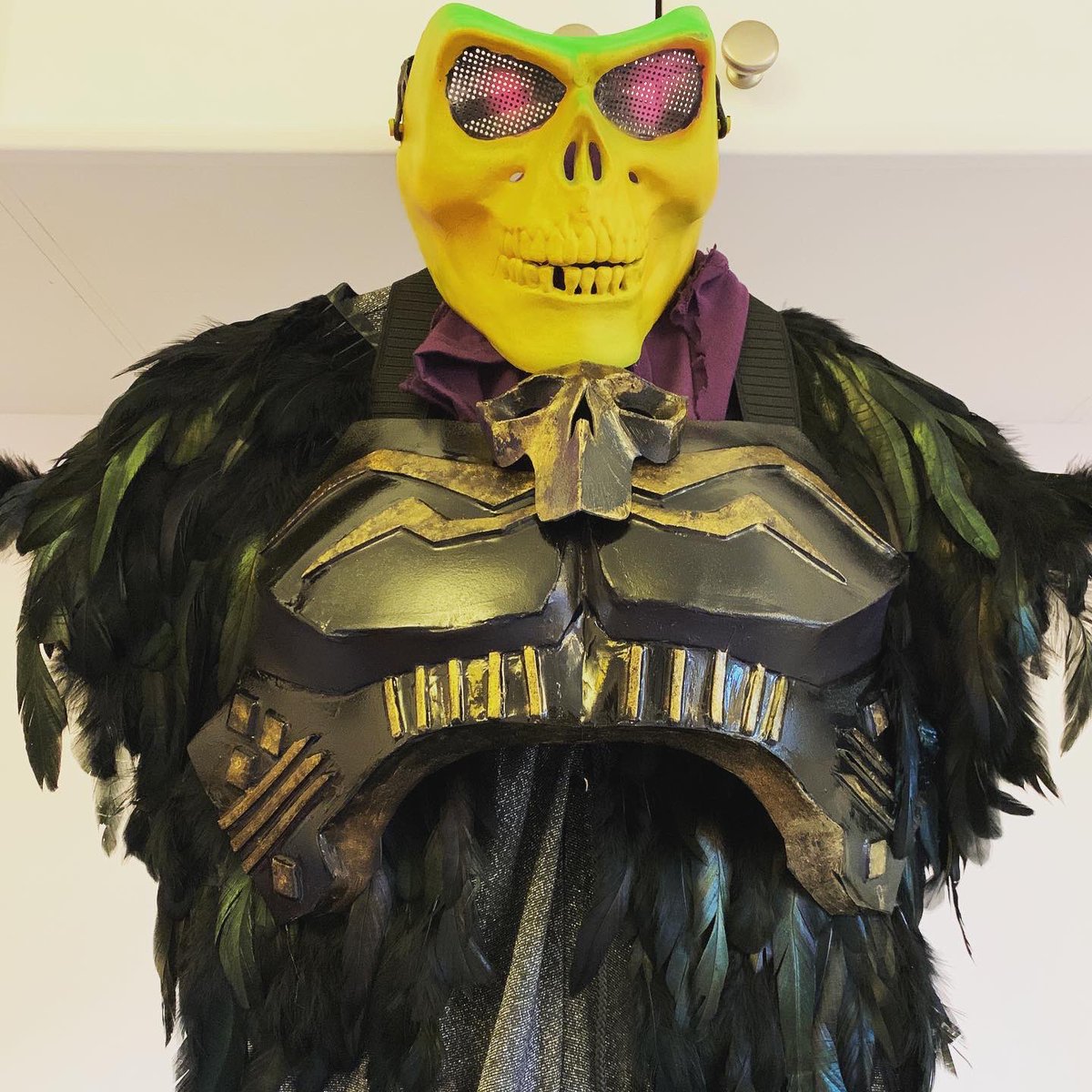 PixelDandy's tweet photo. My #Skeletor Halloween costume... a movie/toy mashup! I made the chest piece from foam. And of course the #CosmicKey from trash! Unfortunately Iโve got no pics of all the details on the boots, bracers and gloves. Doh! ๐ #MastersOfTheUniverse #Halloweenย #Cosplay https://t.co/eaI9Yqp9DC