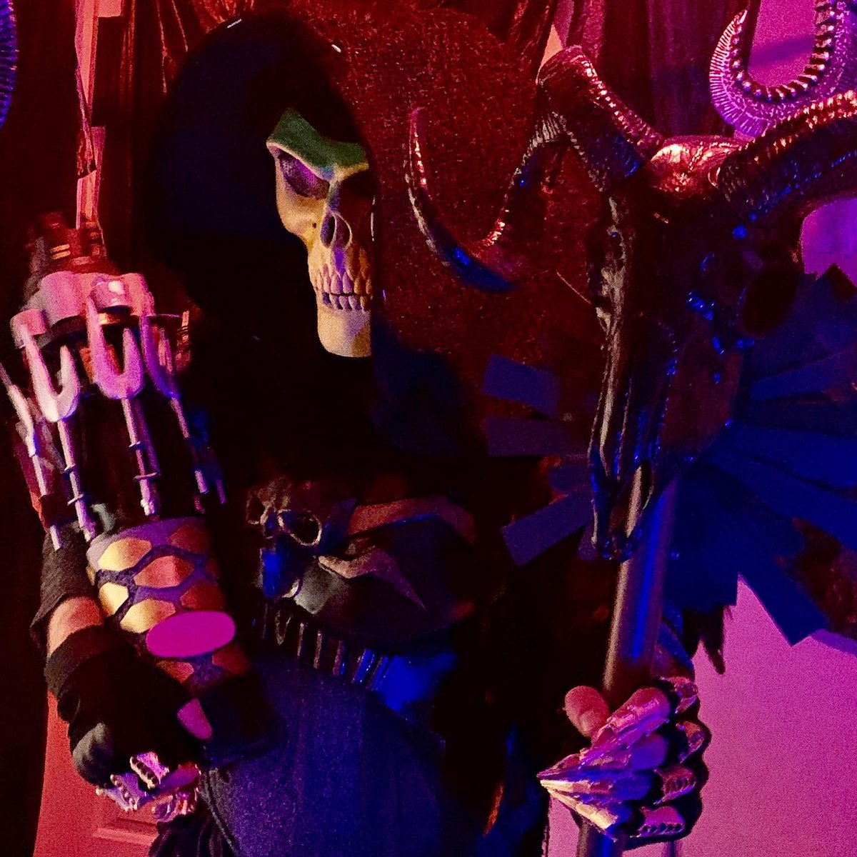 PixelDandy's tweet photo. My #Skeletor Halloween costume... a movie/toy mashup! I made the chest piece from foam. And of course the #CosmicKey from trash! Unfortunately Iโve got no pics of all the details on the boots, bracers and gloves. Doh! ๐ #MastersOfTheUniverse #Halloweenย #Cosplay https://t.co/eaI9Yqp9DC