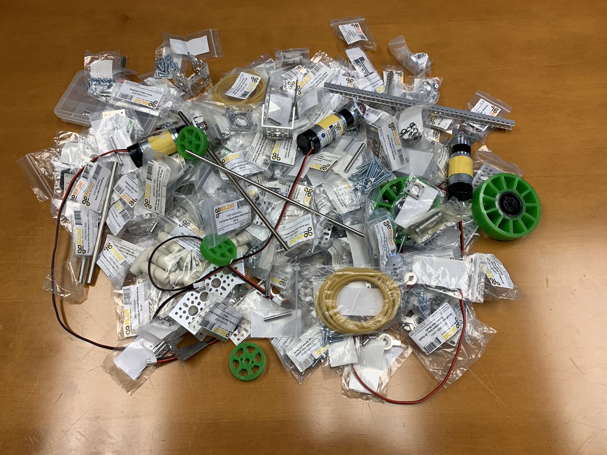 FTC13034's tweet photo. One week until #inspirationleague in @FTC_Indiana. Hereβs our #skystone robot reveal. :) Letβs #makeitloud with all the @FTCTeams attending! #nosleepuntilleagues #FIRSTROCKS https://t.co/3lL5v6bFpF