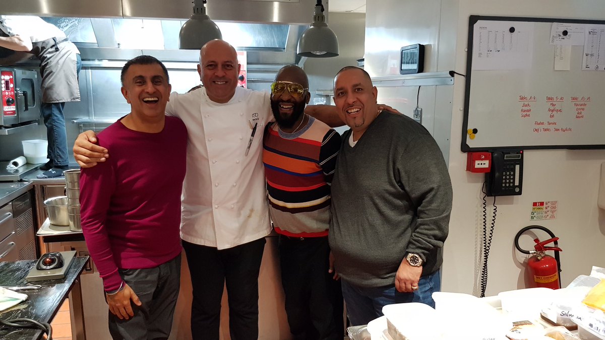 gmanZeN's tweet photo. Here we are at #SatBains with Sat Bains who’s from #Derby alongside all the peeps featured in the picture
He’s such a lovely man who even signed menus for each of us
I really recommend you visit this wonderful, unpretentious #Mitchelin starred #Restaurant https://t.co/fgWmlfJiO9