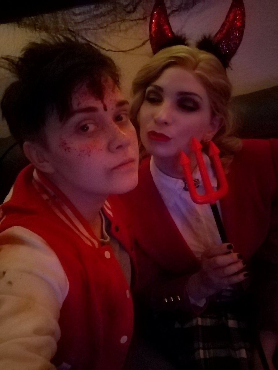 Du_Chatel's tweet photo. Also have a special with Ram taking selfies~ #heathers #heatherscosplay #ramsweeney #kurtkelly #JD #HeatherChandler #heathersmusical #halloween #pug #hotdog https://t.co/bXIxExnWZl