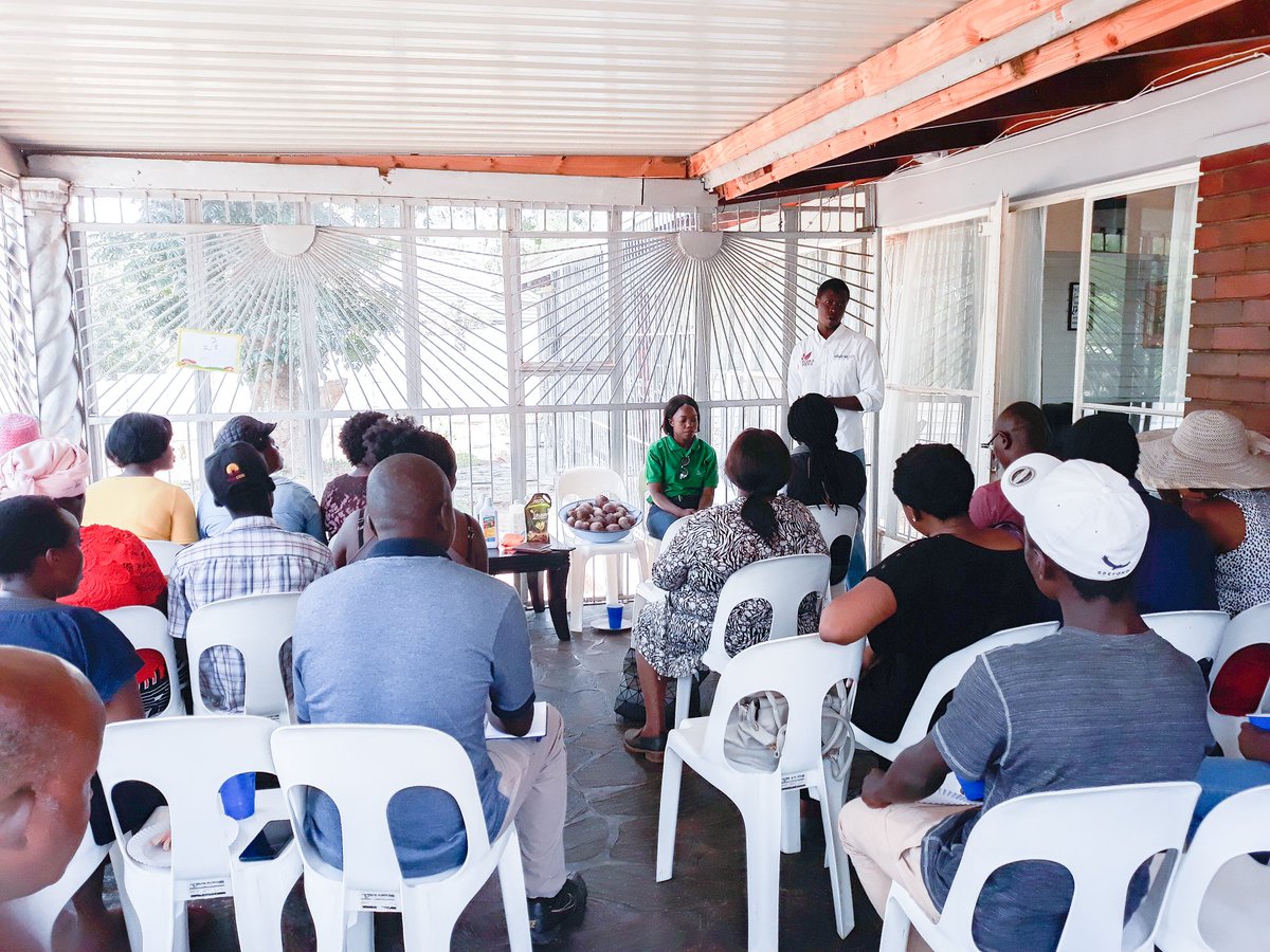 smallholderzw's tweet photo. Managing Director of Flora Piera @smallholder_zw explains dynamics of pricing and supply to farmers in attendance. #farming #smallholder #horticulture #backyarders https://t.co/Ext1SyjbhJ