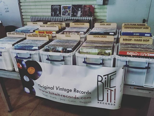 biteitrecords's tweet photo. Seguim a la Fira de Sants! Avui de 10:00 a 21:00 i demà de 10:00 a 20:00 https://t.co/FtYcB6HMWh https://t.co/2b0bkFyNyJ