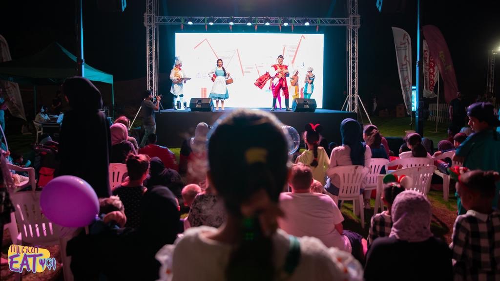 OmanMHT's tweet image. &quot;مهرجان المأكولات العمانية&quot; ضمن Muscat Eat 3 سينطلق ١٤ نوفمبر الجاري في الموج مسقط للغولف بمشاركة ٤٠ طاهيًا ومؤسسة من مختلف محافظات السلطنة وسيشتمل أيضًا على معرض الحرفيين وعروض الموسيقى والفنون العمانية والألعاب التراثية والفعاليات الترفيهية 

@muscateat
instagram.com/p/B2pBk6oFxOR/…