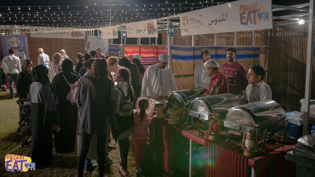 OmanMHT's tweet image. &quot;مهرجان المأكولات العمانية&quot; ضمن Muscat Eat 3 سينطلق ١٤ نوفمبر الجاري في الموج مسقط للغولف بمشاركة ٤٠ طاهيًا ومؤسسة من مختلف محافظات السلطنة وسيشتمل أيضًا على معرض الحرفيين وعروض الموسيقى والفنون العمانية والألعاب التراثية والفعاليات الترفيهية 

@muscateat
instagram.com/p/B2pBk6oFxOR/…