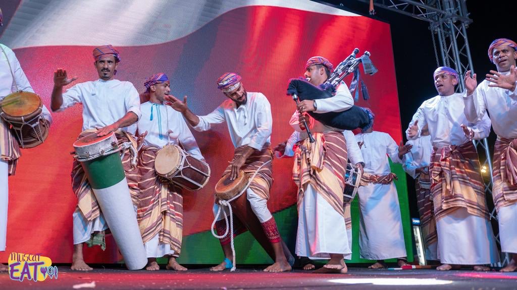 OmanMHT's tweet image. &quot;مهرجان المأكولات العمانية&quot; ضمن Muscat Eat 3 سينطلق ١٤ نوفمبر الجاري في الموج مسقط للغولف بمشاركة ٤٠ طاهيًا ومؤسسة من مختلف محافظات السلطنة وسيشتمل أيضًا على معرض الحرفيين وعروض الموسيقى والفنون العمانية والألعاب التراثية والفعاليات الترفيهية 

@muscateat
instagram.com/p/B2pBk6oFxOR/…