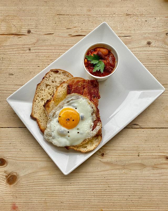 thoughtfulbread's tweet photo. Boston Beans
Pan-seared pressed ham, Boston beans, egg & sourdough.
#Bostonbeans #breakfast #independentbakery https://t.co/70vM6FwUsN https://t.co/UCv1RMZHks
