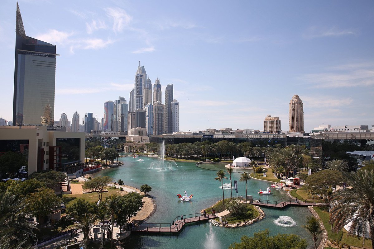 DXBMediaOffice's tweet photo. وكالة أسوشيتيد برس: الروبوتات تتناسب مع طبيعة #دبي، التي تختبر بالفعل مركبات وسيارات أجرة ذاتية القيادة، كما أصبحت مركزا لاستقطاب رجال الأعمال الدوليين، في ظل وجود مدينة #دبي للانترنت التي تعج بشركات ناشئة متخصصة في التقنيات المتطورة. https://t.co/aA18Qf8ql7