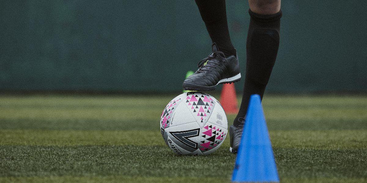 MitreSports's tweet photo. Champion dribbler at training 🏆
Shop our champion balls, cones and accessories: https://t.co/TkXPz0tiTX
#FootyTraining https://t.co/rqWqNl6ZKP