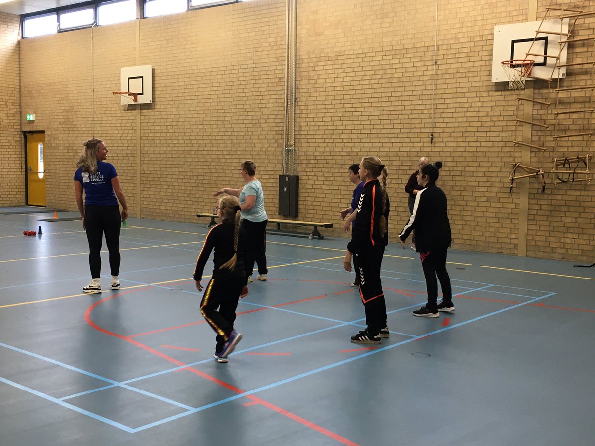 JolienElshof's tweet photo. Multisportdag voor mensen met een #visuele beperking in Zwolle oncampus @CaloZwolle Windesheim @SportService038 groot succes voor herhaling vatbaar! #cuzw https://t.co/exh8k86TOW