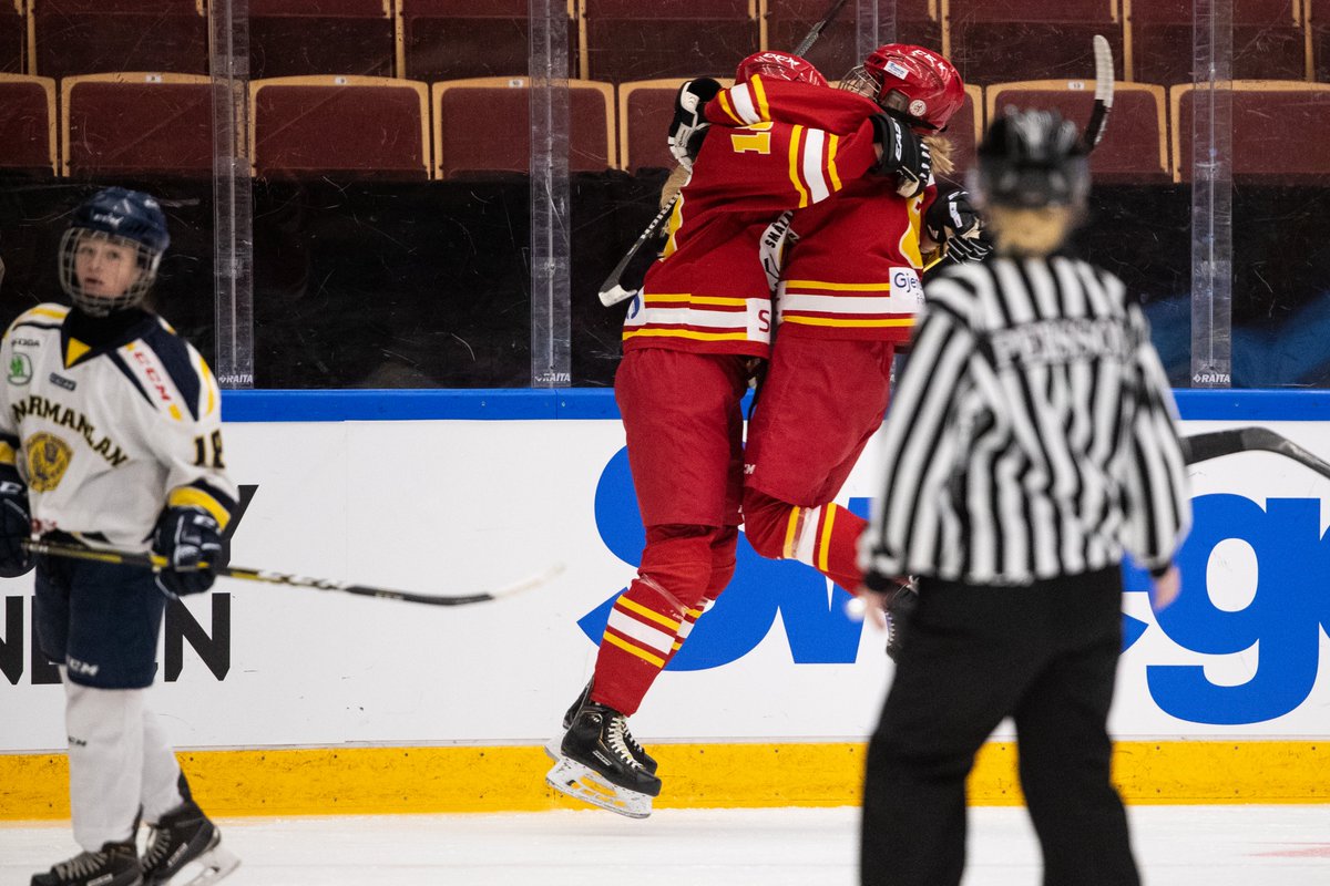 swehockeyse's tweet photo. Småland tar sig till final i TV-pucken 2019! Vinst över Ångermanland med 2-1 tog tjejerna till final och Ångermanland spelar bronsmatch imorgon #tvpucken https://t.co/LMl4iPB28p