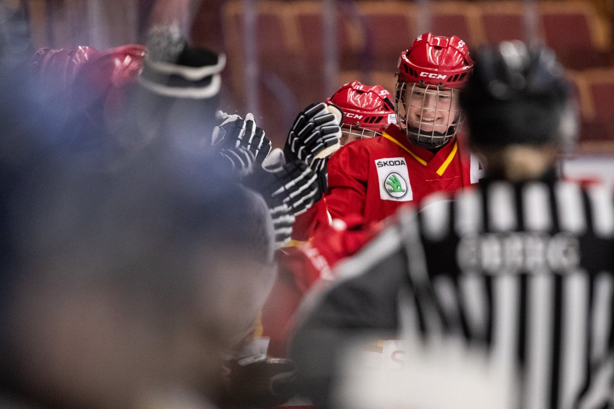 swehockeyse's tweet photo. Småland tar sig till final i TV-pucken 2019! Vinst över Ångermanland med 2-1 tog tjejerna till final och Ångermanland spelar bronsmatch imorgon #tvpucken https://t.co/LMl4iPB28p