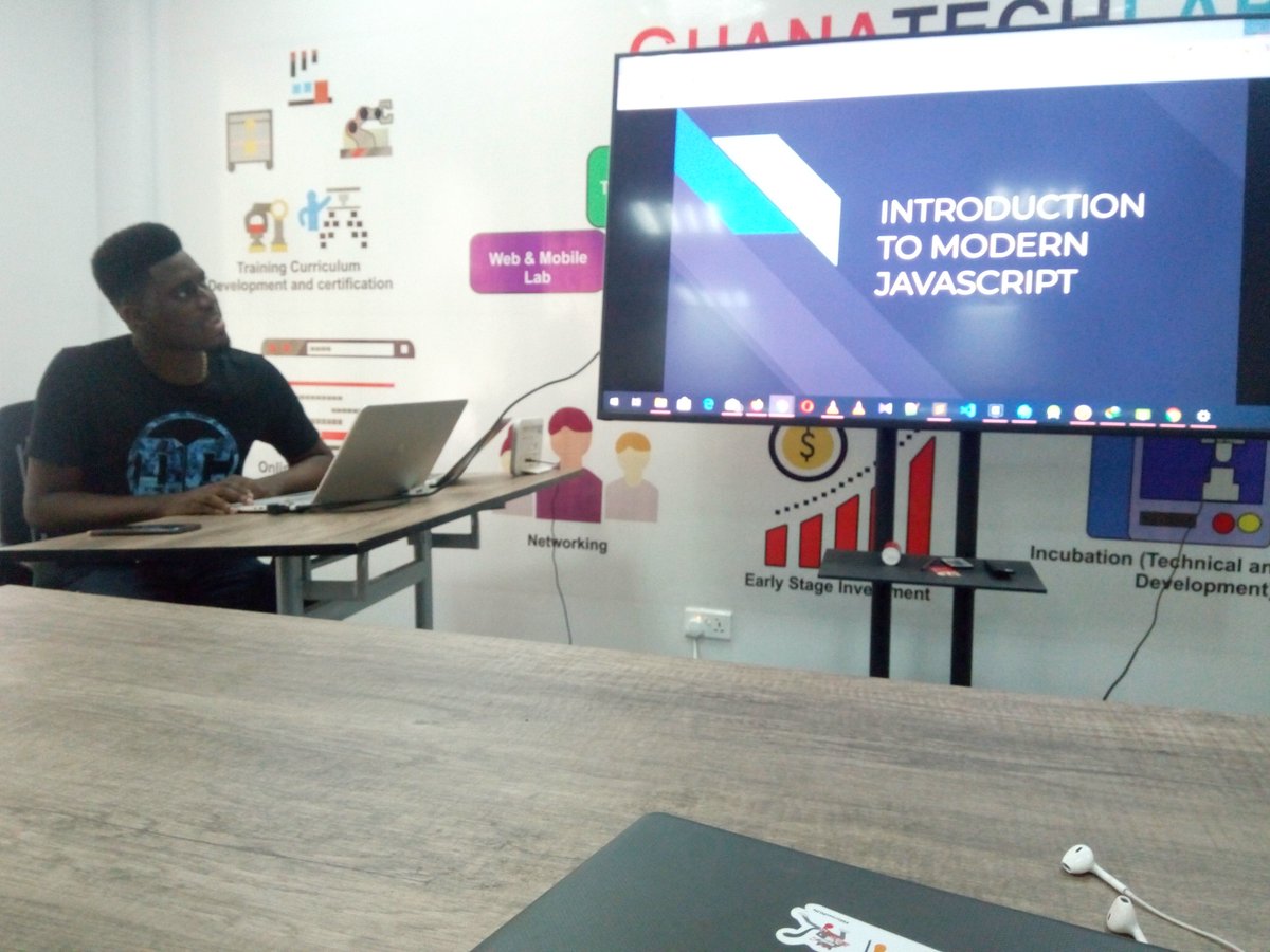 la_mengs's tweet image. Intro to JavaScript #JsSpace #IoTNetworkHub #GhanaTechLab #WomenInTech #WomenWhoCode