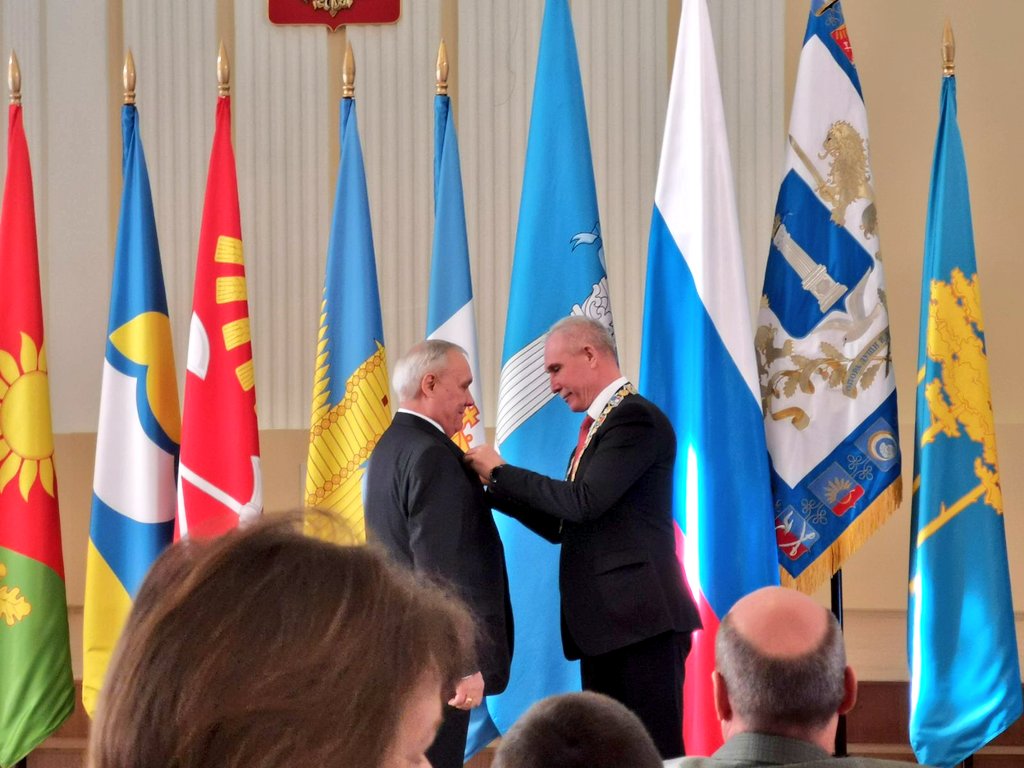 Поздравляем нашего коллегу,заведующего хирургическим отделением Николая Алексеевича Елистратова с высокой наградой: "Заслуженный врач Ульяновской области"#ульяновскийрайон #медицина
