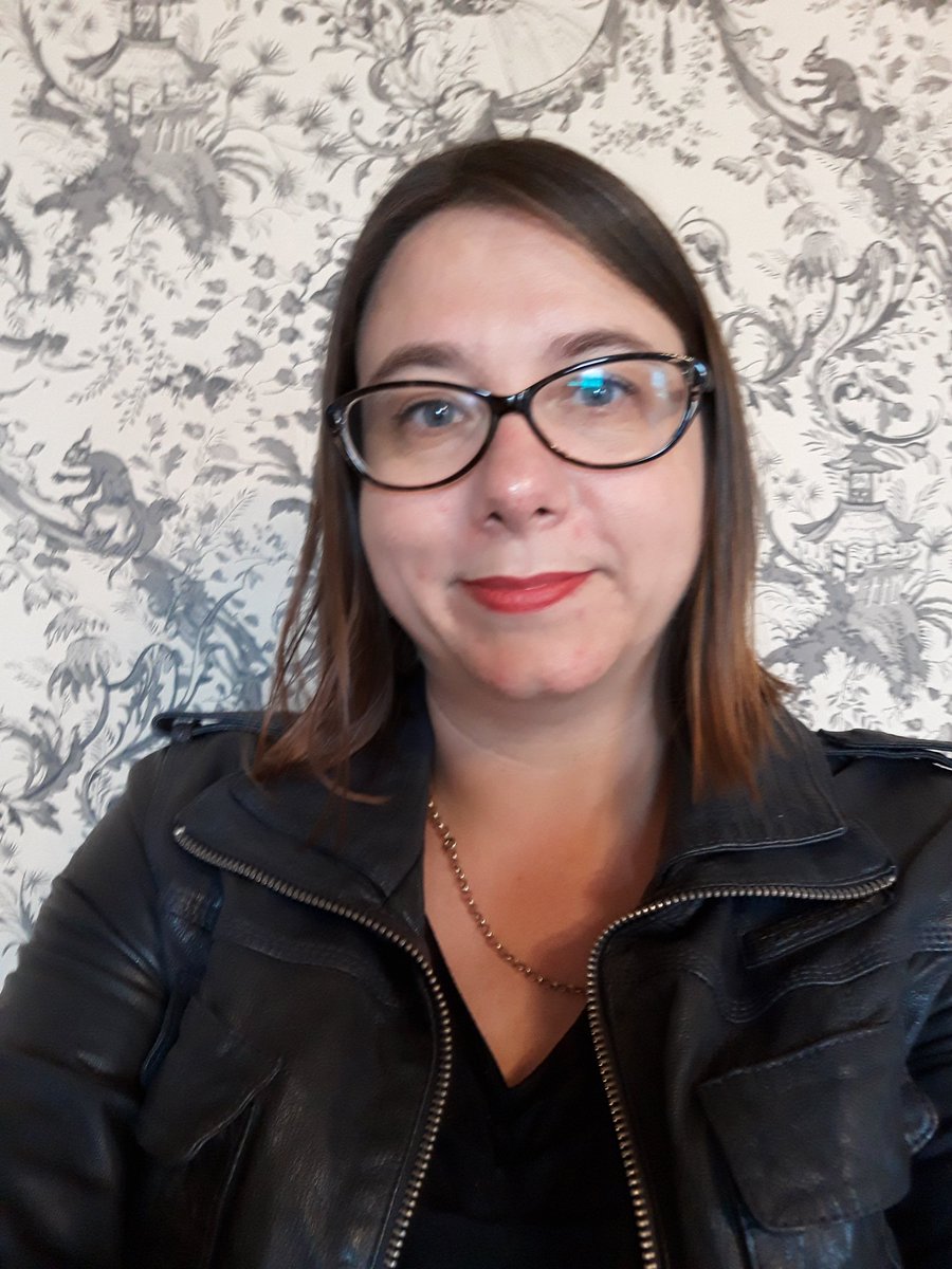 MermaidsDrown's tweet photo. I'm at @worcester_uni #openday to talk about our @UoWriting Creative Writing degree. This is what I look like if you want to drop in and have a chat about studying writing with us. Look for the person obsessed with writing! #poetry #hypewriter #firstnovel #shortstory #spokenword https://t.co/3G8cZAoGjo