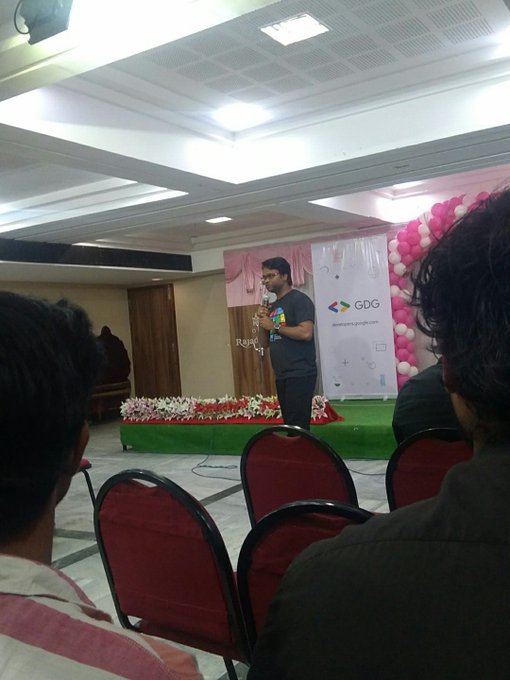 GoogleDevsIN's tweet photo. We're seeing a whole lotta fun and interactive sessions flying by at #DevfestMadurai๐ฉโ๐ป๐จโ๐ป
@gdgmadurai how's your 5th #DevFest going?? https://t.co/1fSLjHtKn5